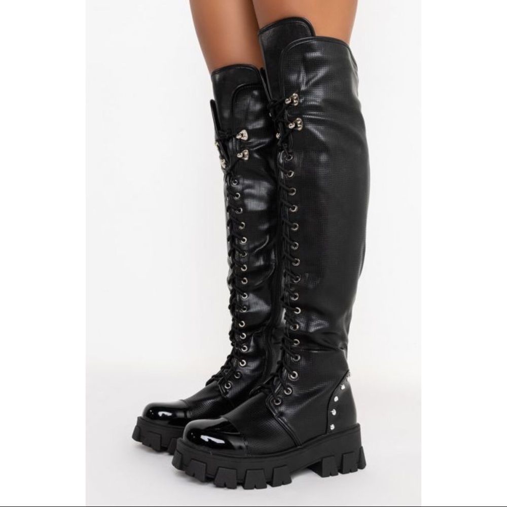 NIB AZALEA WANG THERE SHE GO FLATFORM BOOT IN BLACK